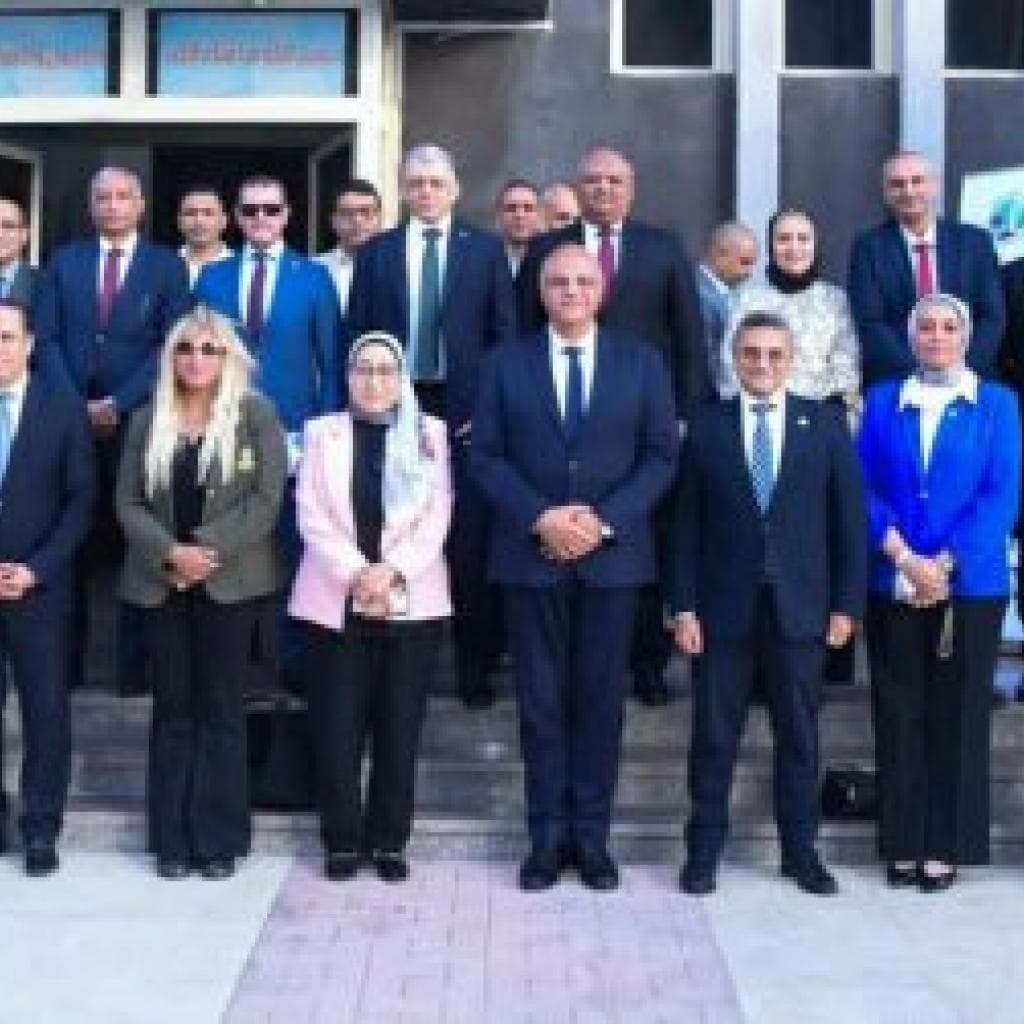 محافظ الإسكندرية يعقد اجتماعاً موسعاً مع قيادات المنطقة الجغرافية البترولية ونواب البرلمان لبحث الملفات التنموية والخدمية المشتركة