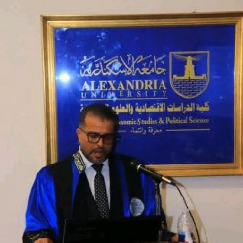 الباحث محمد كمال عبد الله عبد الرسول يحصل درجة الماجستير في العلوم السياسية