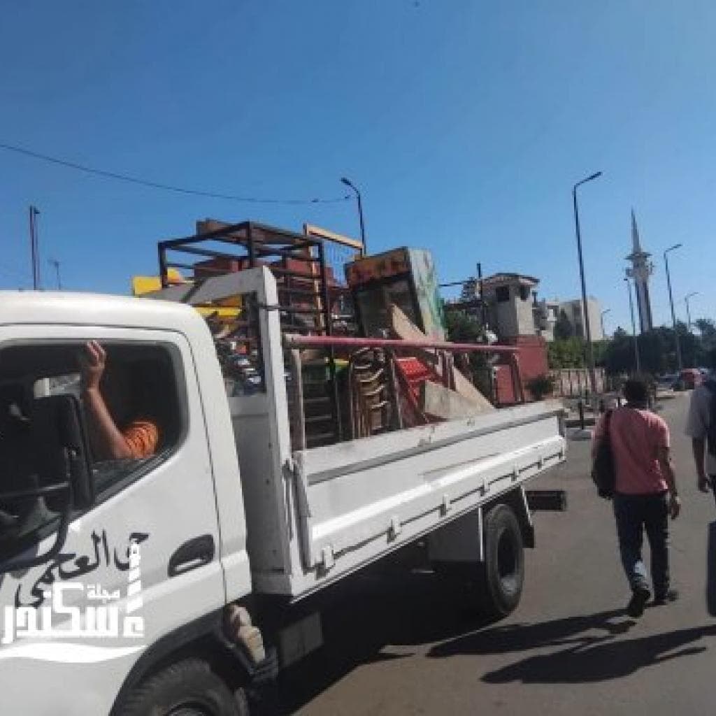 حى العجمى ينفذ حملة لإزالة الإشغالات بحي العجمي لتسهيل حركة الماره والسيارات