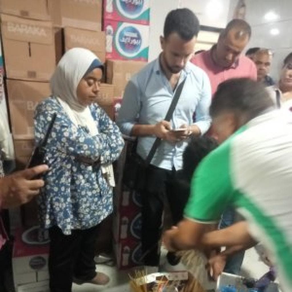 حملة رقابية موسعة في حي وسط بالإسكندرية تسفر عن غلق 6 محال وتحرير 37 محضرًا وإعدام 62 كجم أغذية فاسدة