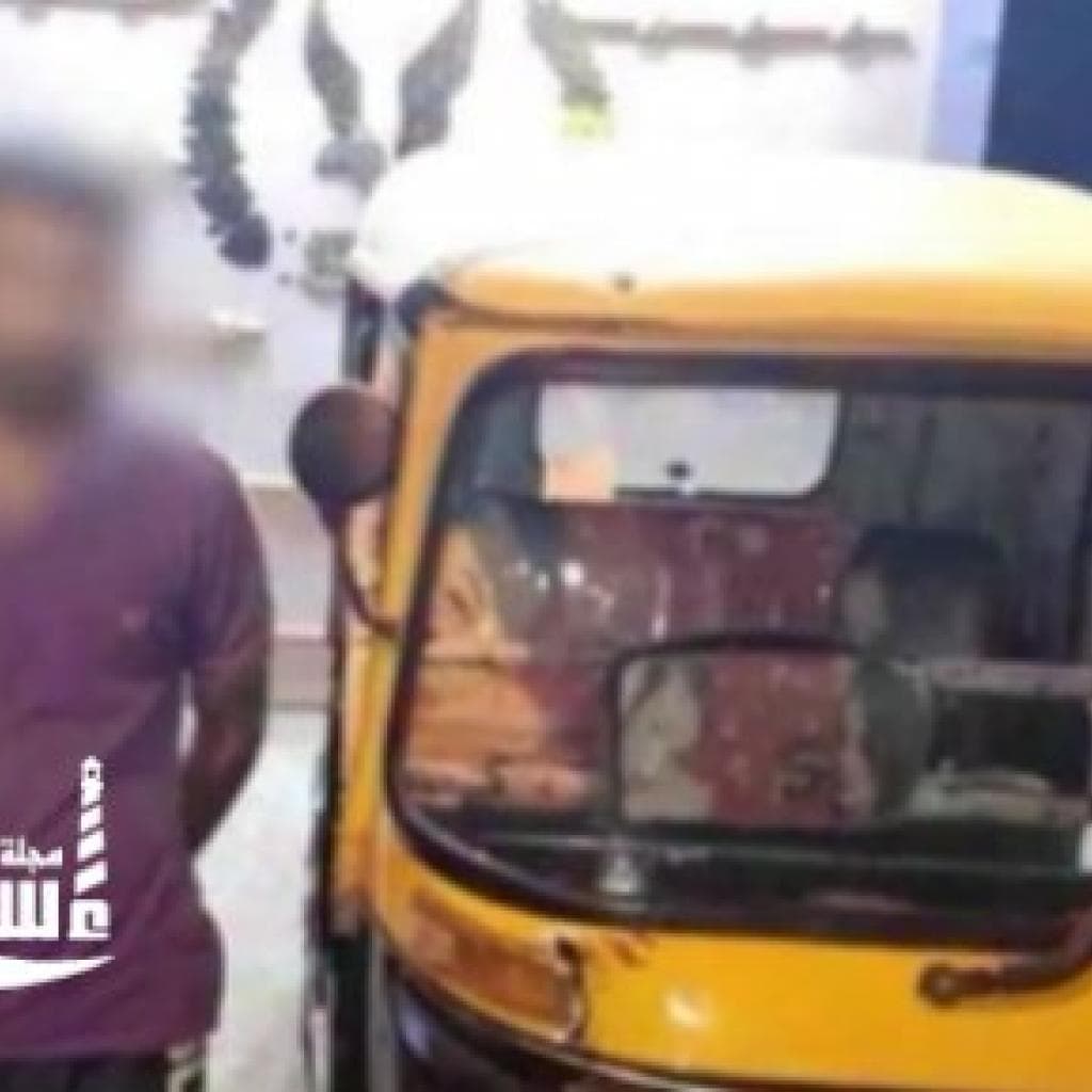 بسبب خلاف على الأجرة.. ضبط سائق "توك توك" سار برعونة معرضاً حياة سيدة حامل للخطر بالإسكندرية