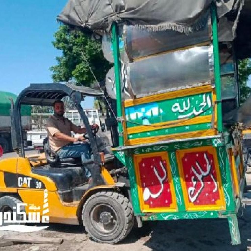 فرض الانضباط المروري.. حملة مكثفة لرفع الإشغالات والتعديات على الطريق الصحراوي بحي العامرية أول