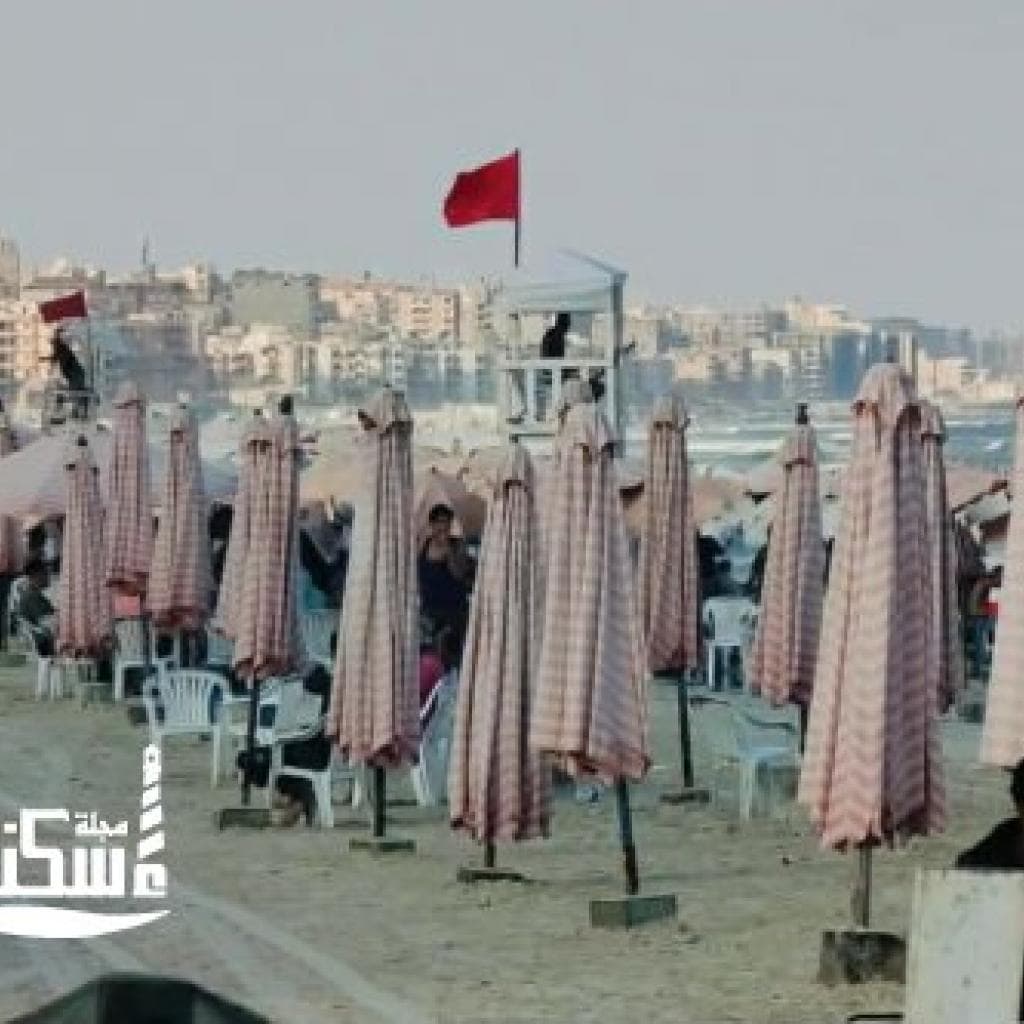 السياحة والمصايف بالإسكندرية...رايات حمراء تحظر السباحة بغرب المدينة.. وإقبال جيد بشرقها