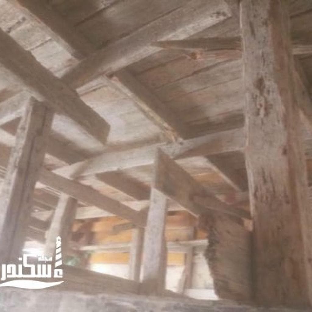 إيقاف بناء مخالف وفك شدة خشبية بالدور الرابع في الإبراهيمية بالإسكندرية
