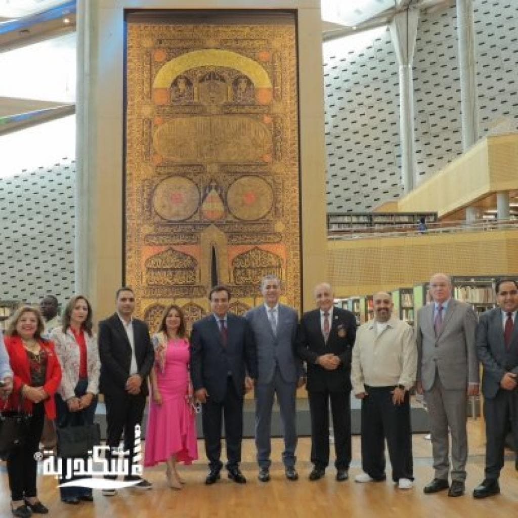 جورج قرداحي في زيارة لمكتبة الإسكندرية
