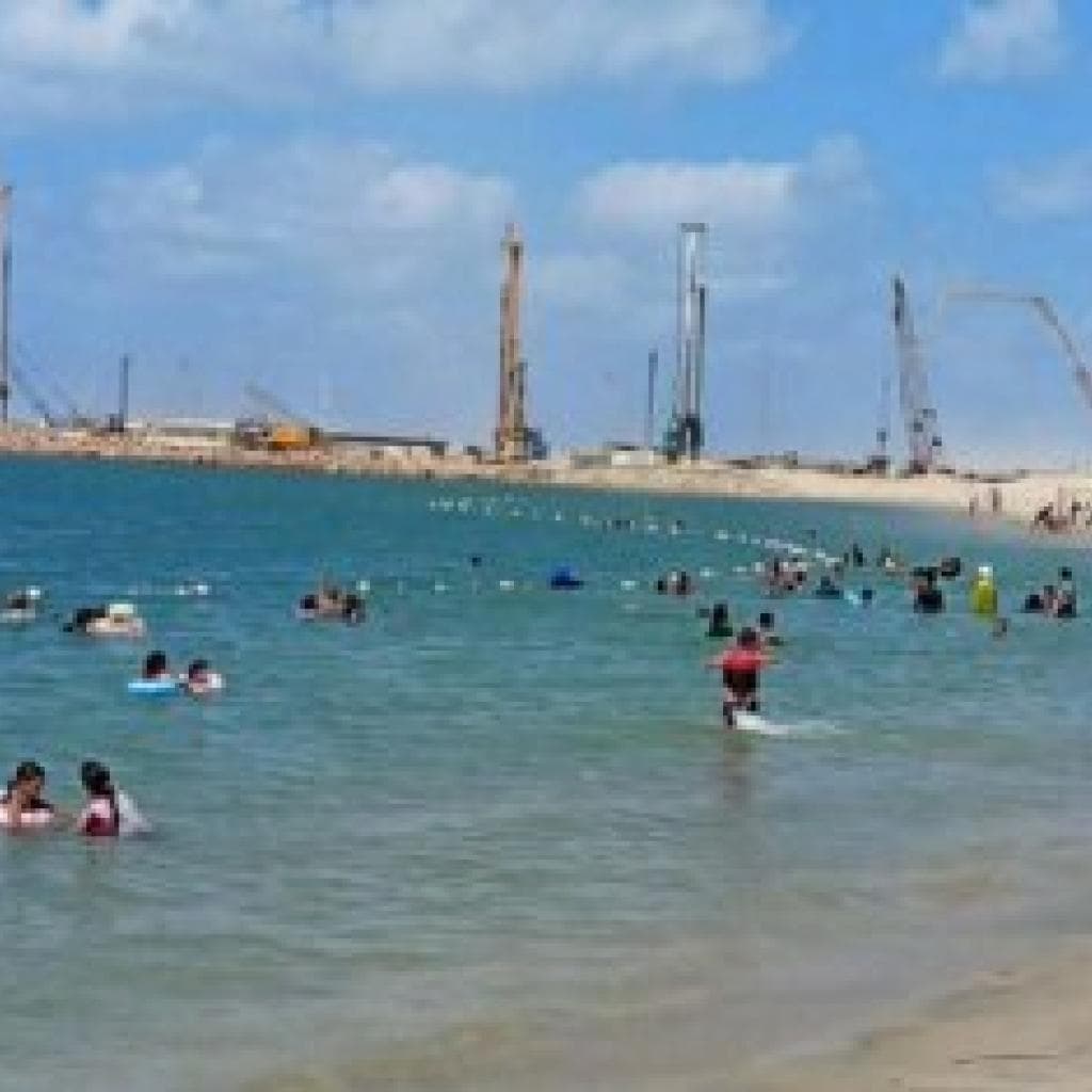 السياحة والمصايف بالإسكندرية... رايات صفراء وحمراء بشواطئ الإسكندرية مع استمرار ارتفاع درجات الحرارة