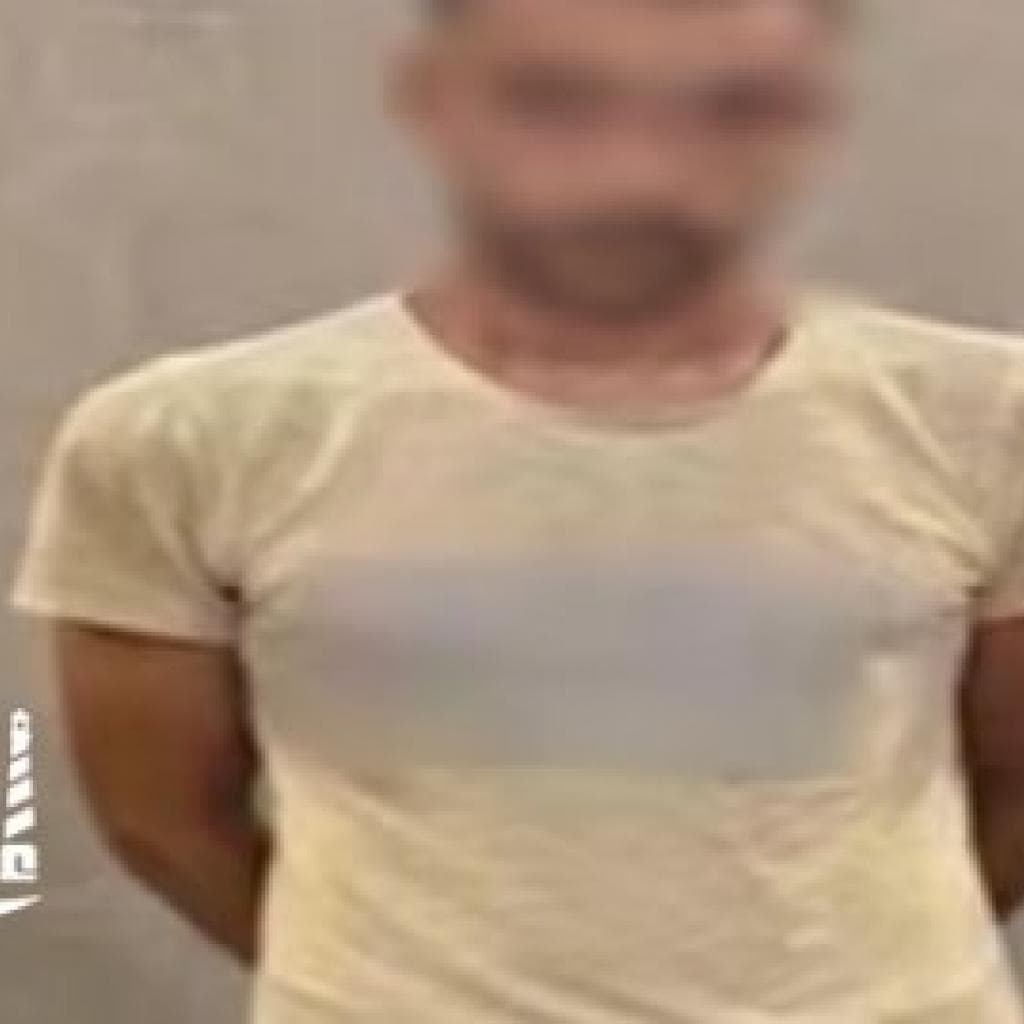 بسبب رفض إقراضه مالاً.. عاطل يعتدي على شقيقه وعامل بالمنتزه ثان