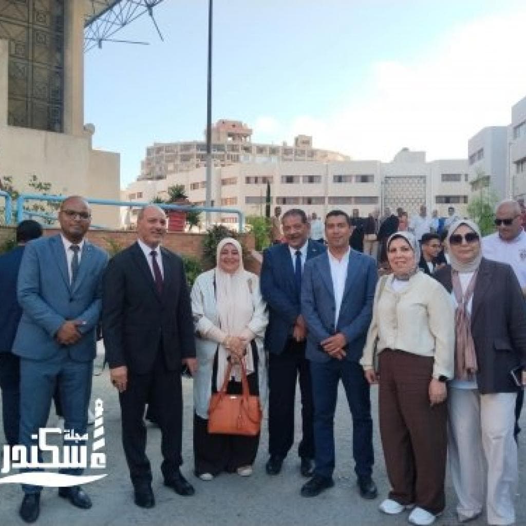 استعداداً للعام الدراسي الجديد ... محافظ الإسكندرية يشهد فعالية توزيع المستلزمات المدرسية على الأسر الأولى بالرعاية